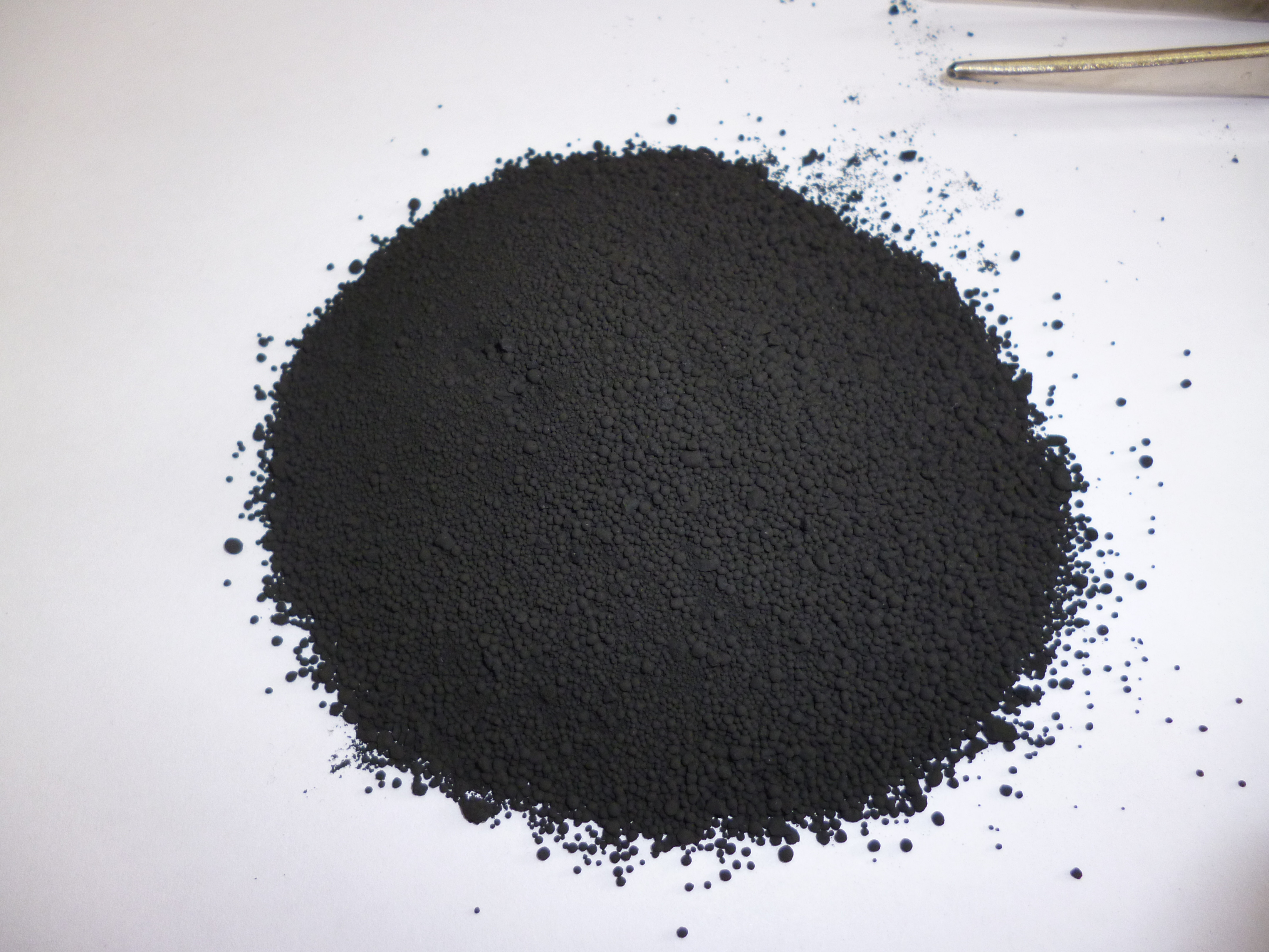 Оксид железа твердое вещество. Пигмент 722 черный железоокисный. Железо III окись, чда. Оксид железа(II,III). Fe2o3 порошок.